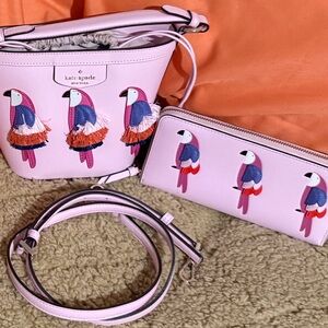 kate spade Parrot 2 pc Crossbody Bucket Bag with Matching long Wallet NWOT